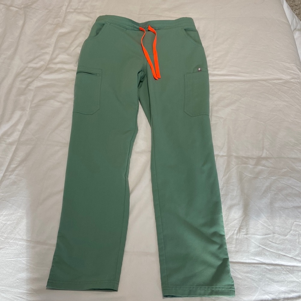 Figs women’s Yola skinny scrub pants (not high waisted)